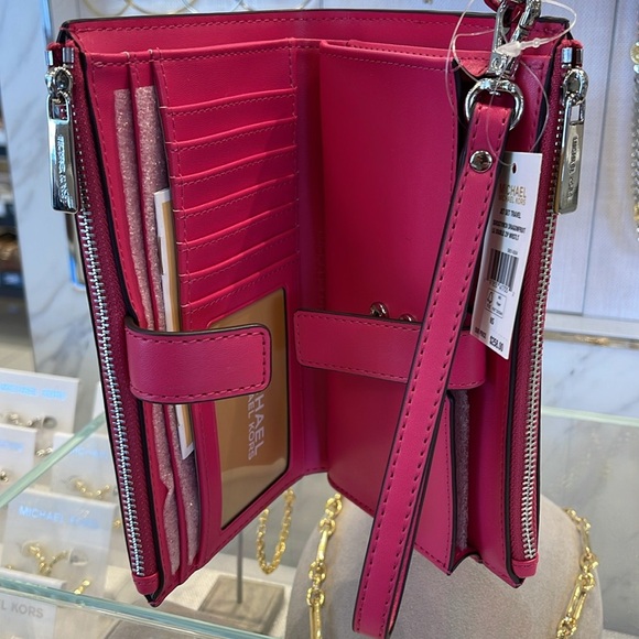 MICHAEL KORS
Jet Set Large Logo Signature Double-Zip Wristlet-Wallet-Phone Case - Picture 9 of 16